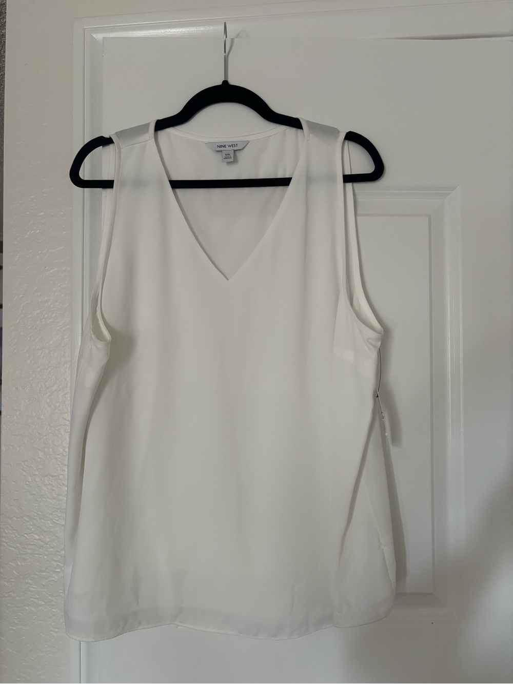 Nine West White V-Neck Sleeveless Blouse Size XXL